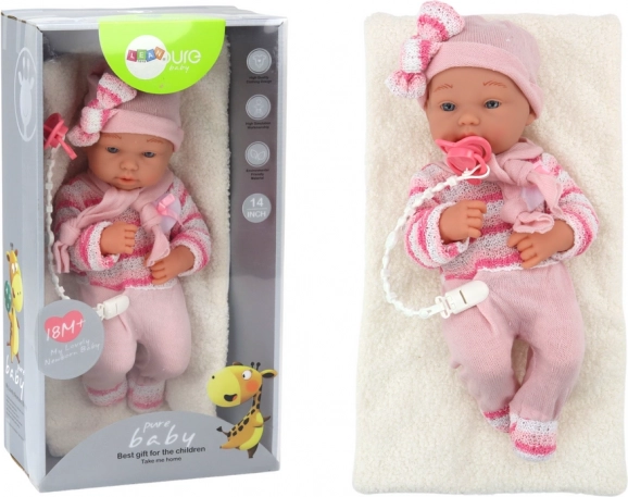 Păpușă bebeluș roz cu pulover în dungi, căciuliță, fular și accesorii 35 cm