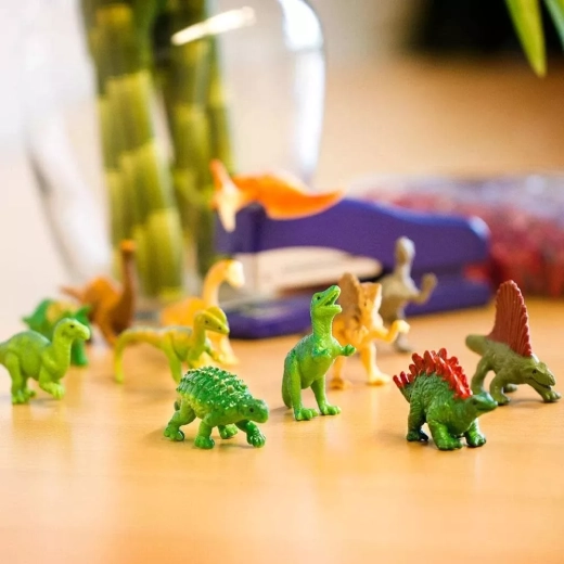 Figurine pictate manual cu detalii realiste