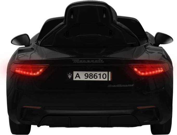 Design MASERATI licențiat cu detalii realiste