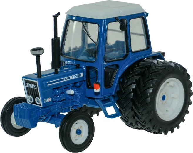 Detalii realiste ale tractorului Ford 7600