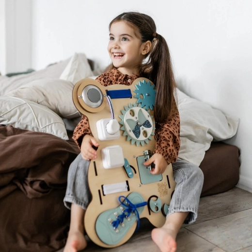 Joc Montessori pentru micii exploratori
