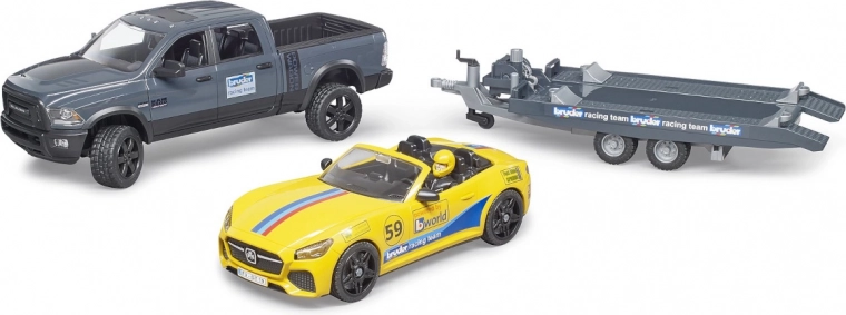 Bruder pick-up off-road RAM cu remorcă, mașină sport și figurină
