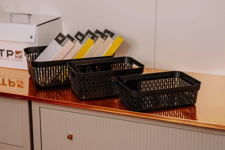 Plastic ușor, lavabil și rezistent