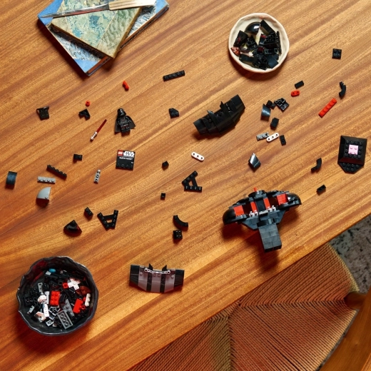 Construcție cu aplicația LEGO Builder