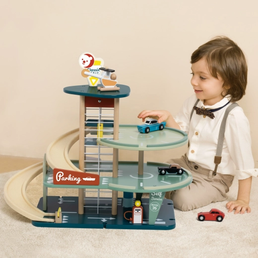 Trei etaje cu lift și rampe fluide