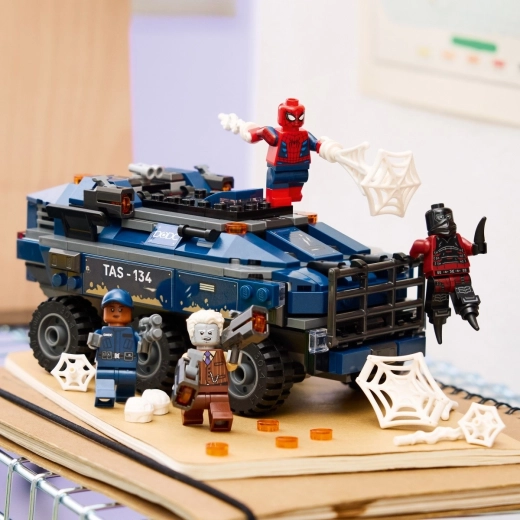 4 minifigurine și accesorii pentru povești din Marvel