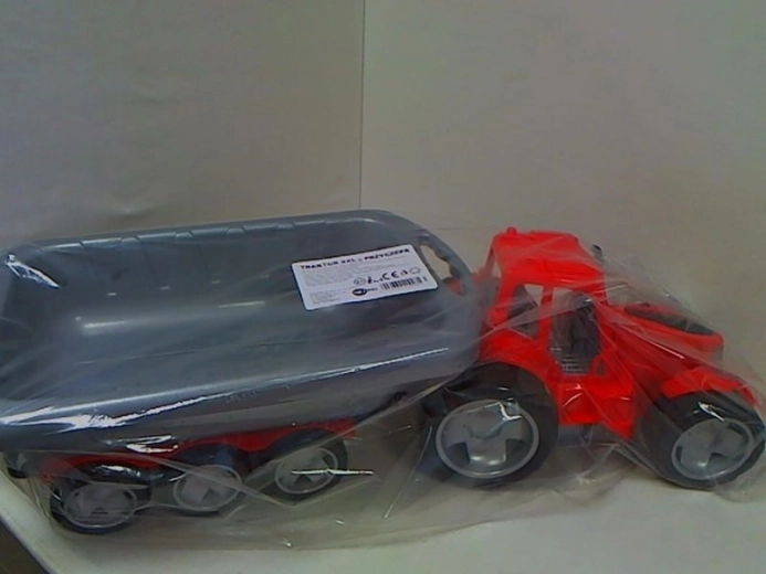 Tractor XXL cu remorcă