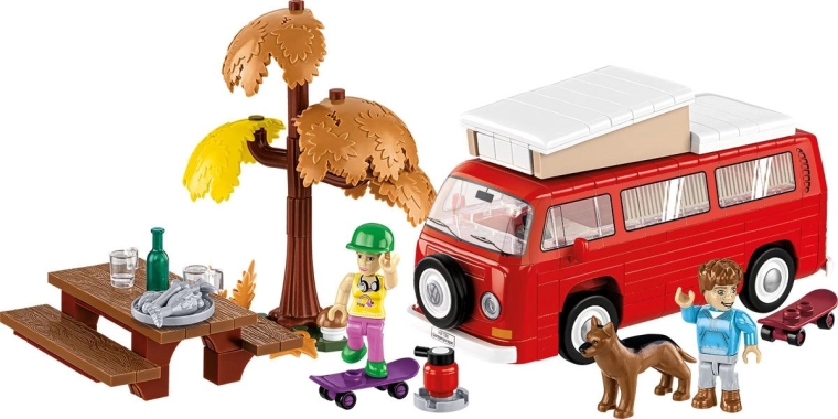 Scenă de camping plină de accesorii