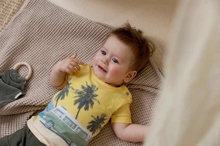 Îmbrăcare ușoară datorită capselor