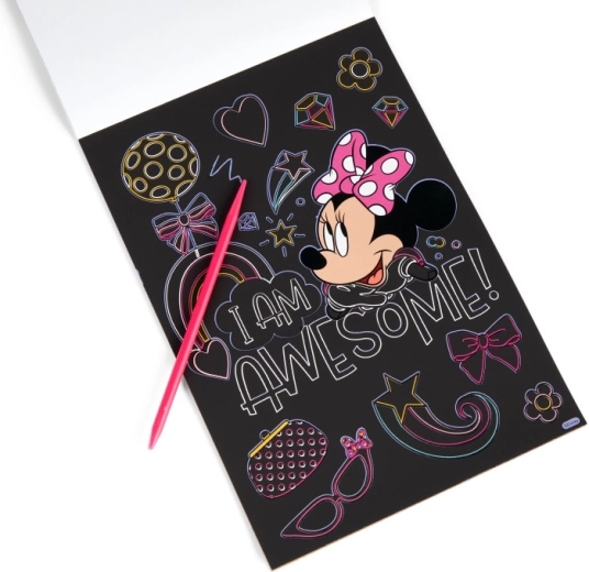 Transformare colorată magică pe fiecare pagină