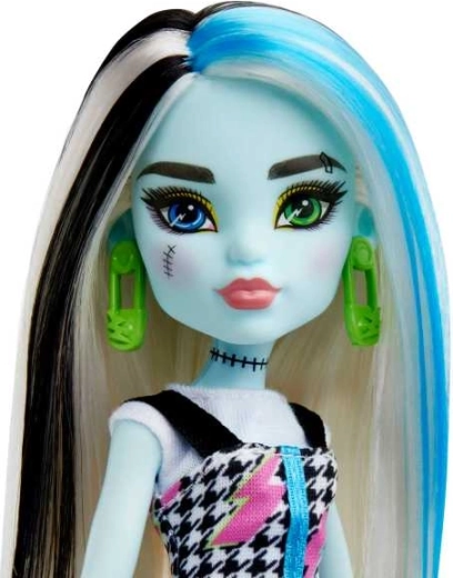 Look-ul iconic al lui Frankie Stein