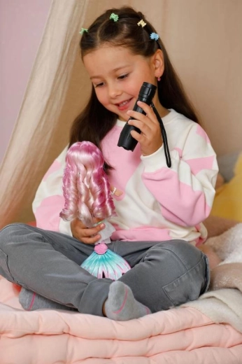 Efect UV magic: părul își schimbă culoarea la soare