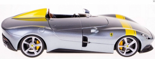 Model Ferrari detaliat din metal