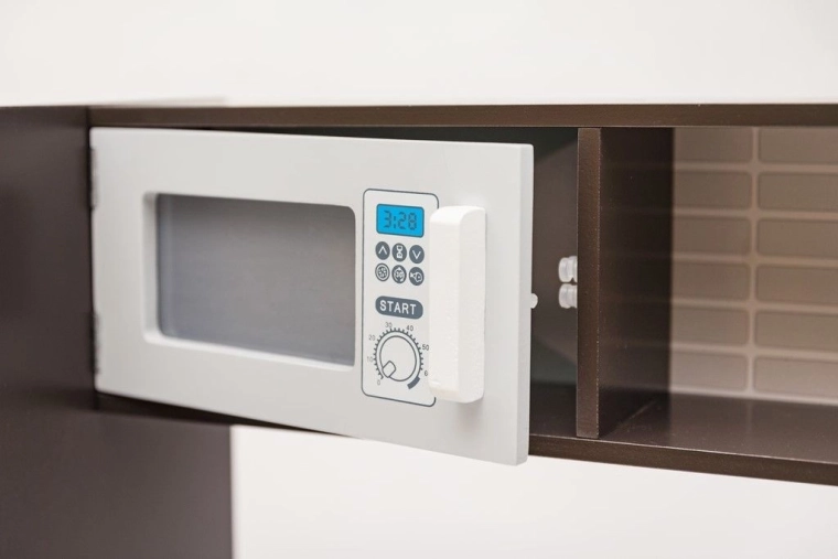 Cuptor cu microunde cu panou de control