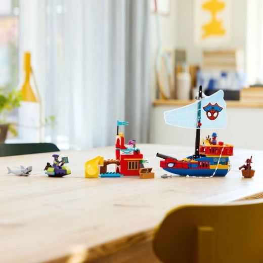 Navă piraților de acțiune cu tragere și pânză de păianjen