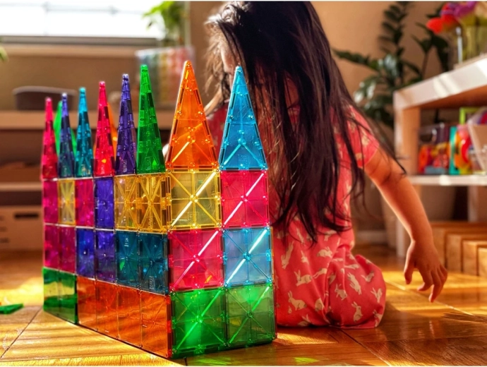 Compatibil cu toate seturile de construcție Magna-Tiles