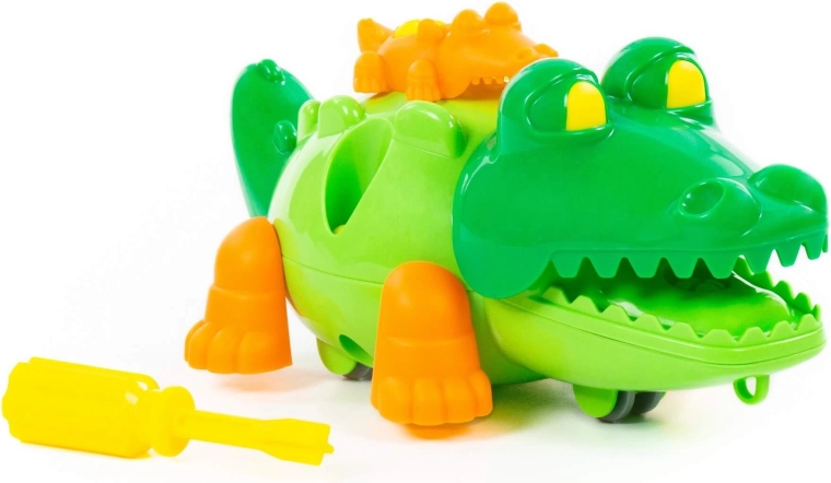 Crocodil pe roți care se deplasează