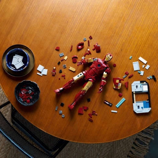 Figurină de colecție poziționabilă