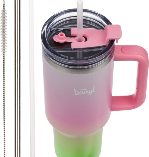 Accesorii bogate în pachet