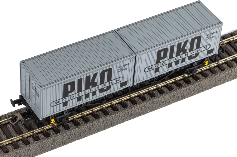 Două containere de 20