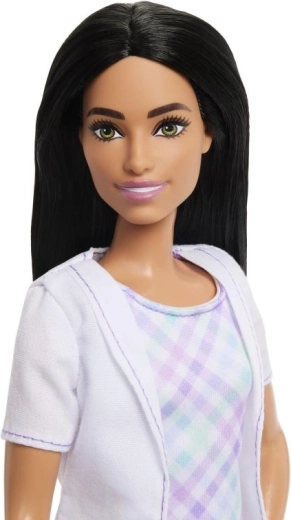 Păpușa Barbie pregătită pentru tratament