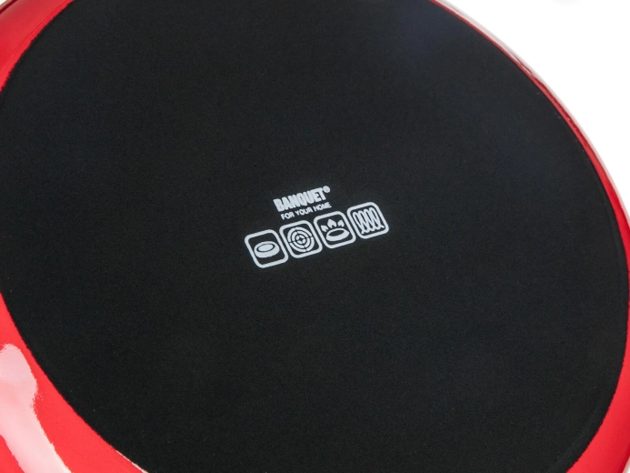 Versatilă pentru toate tipurile de plite, inclusiv inducție