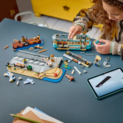 Construcție interactivă cu aplicația LEGO Builder