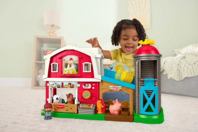 Șură pe două niveluri cu siloz și rampă