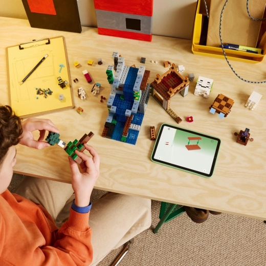 Construcție interactivă cu aplicația LEGO Builder