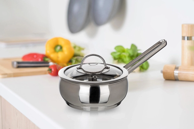 Potrivită pentru toate tipurile de plite, inclusiv inducție