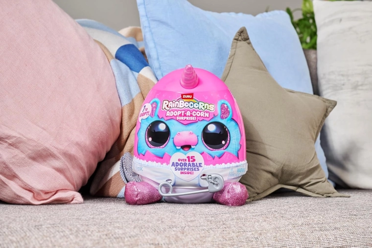 Peste 15 surprize în ou