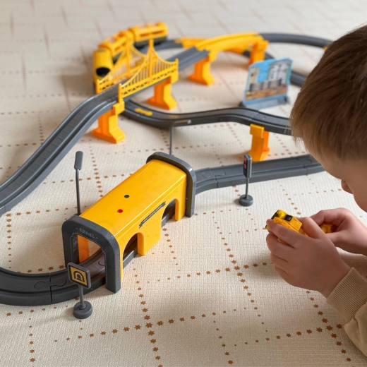 Tren și accesorii pentru joacă imaginativă