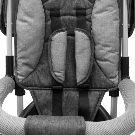 Plimbare sigură cu centuri, bară de protecție și frâne
