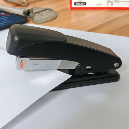 Compatibilitate cu capse 24/6 și 26/6