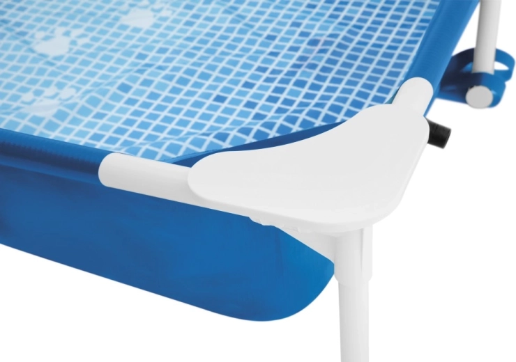 Suprafață a apei curată cu skimmer