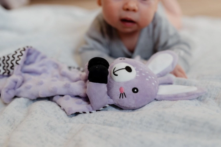 Zornăitoare integrată pentru stimulare auditivă delicată