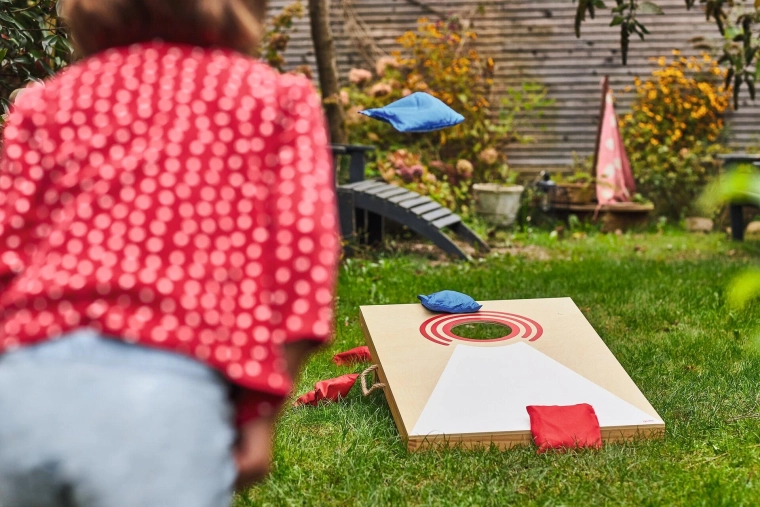 Joc de aruncare Cornhole