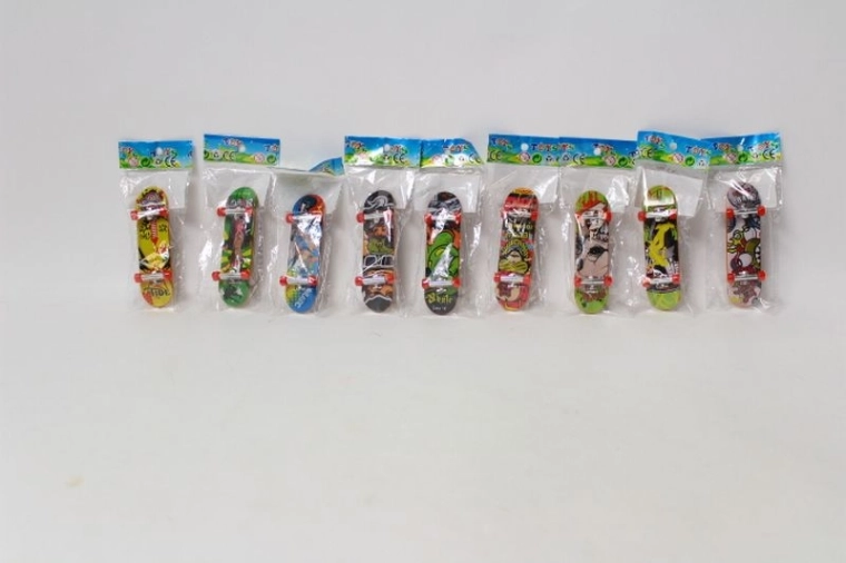 Mini skateboard cu motiv graffiti