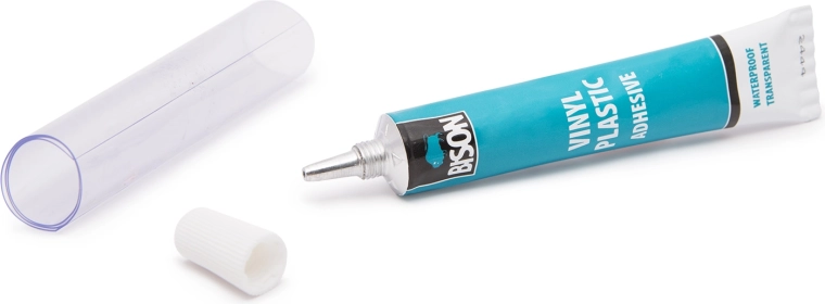 Kit transparent și impermeabil pentru repararea materialelor plastifiate și a vinilului