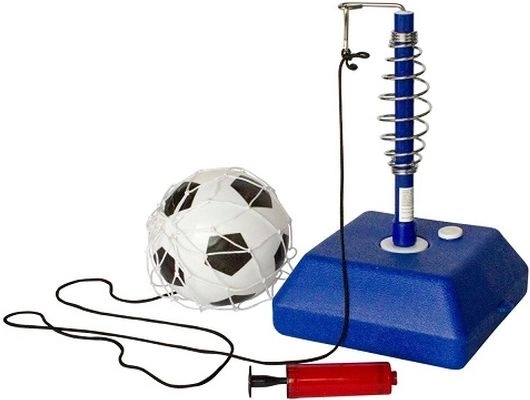 Antrenor de fotbal pentru copii cu minge
