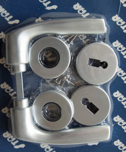 Feronerie cu rozete pentru uși MONET, cheie, eloxat argintiu