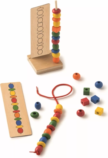 Toys for life – înșiruire de mărgele după modele