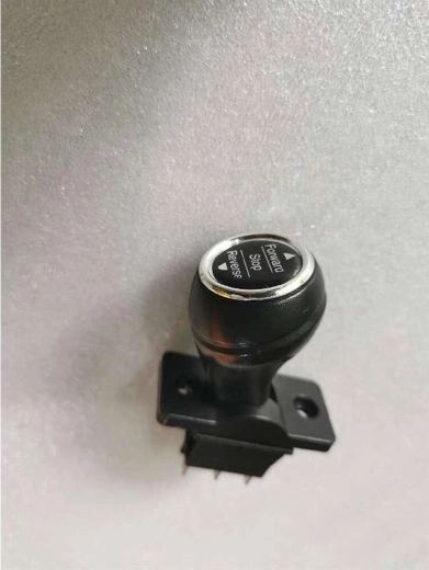 Manetă de viteze pentru mașinuță electrică pentru copii Audi Q8 (înainte/înapoi) - 1 bucată