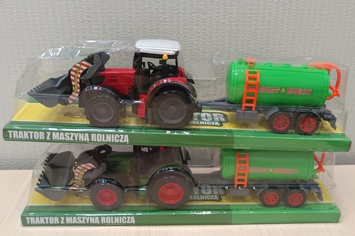 Tractor cu utilaj agricol