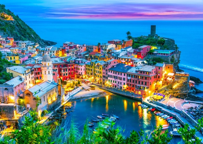 Enjoy puzzle Vernazza la amurg, Cinque Terre, Italia – 1000 de piese