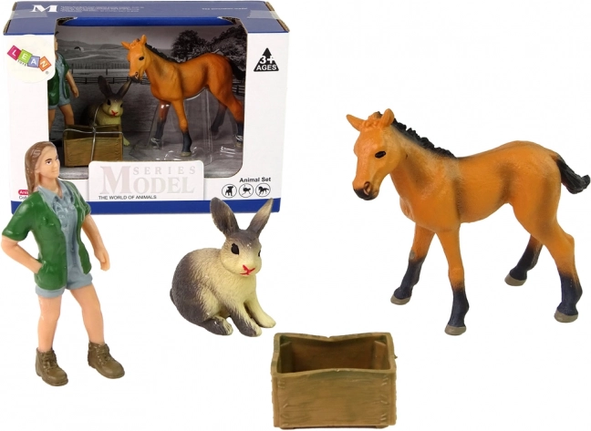 Set de figurine – cal de culoare deschisă și animale