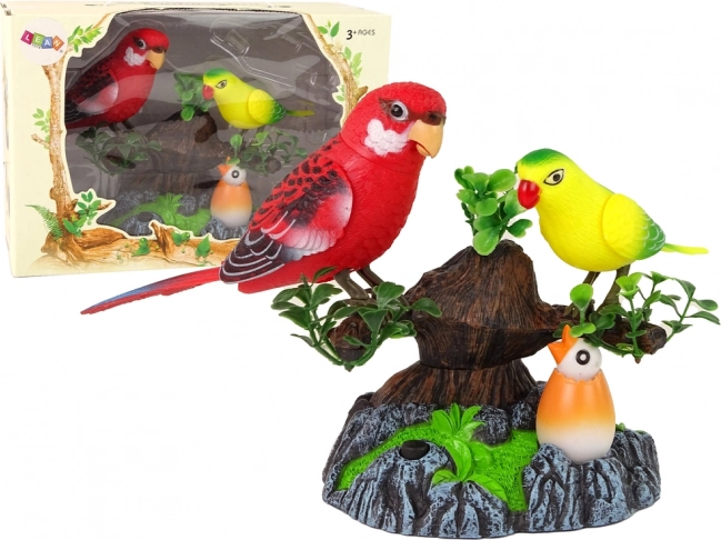 Papagali cântători și mobili pe un copac colorat