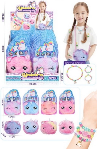 Toc plușat cu brățări și colier