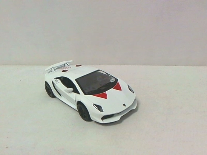 Model auto Lamborghini Sesto – model metalic 1:38 cu uși care se deschid și mecanism cu retragere (pull-back)