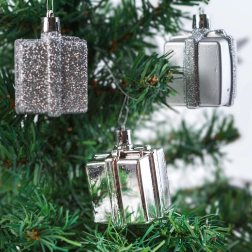 Set de ornamente de Crăciun în formă de cadou, argintii, 4,5 cm, 6 buc.